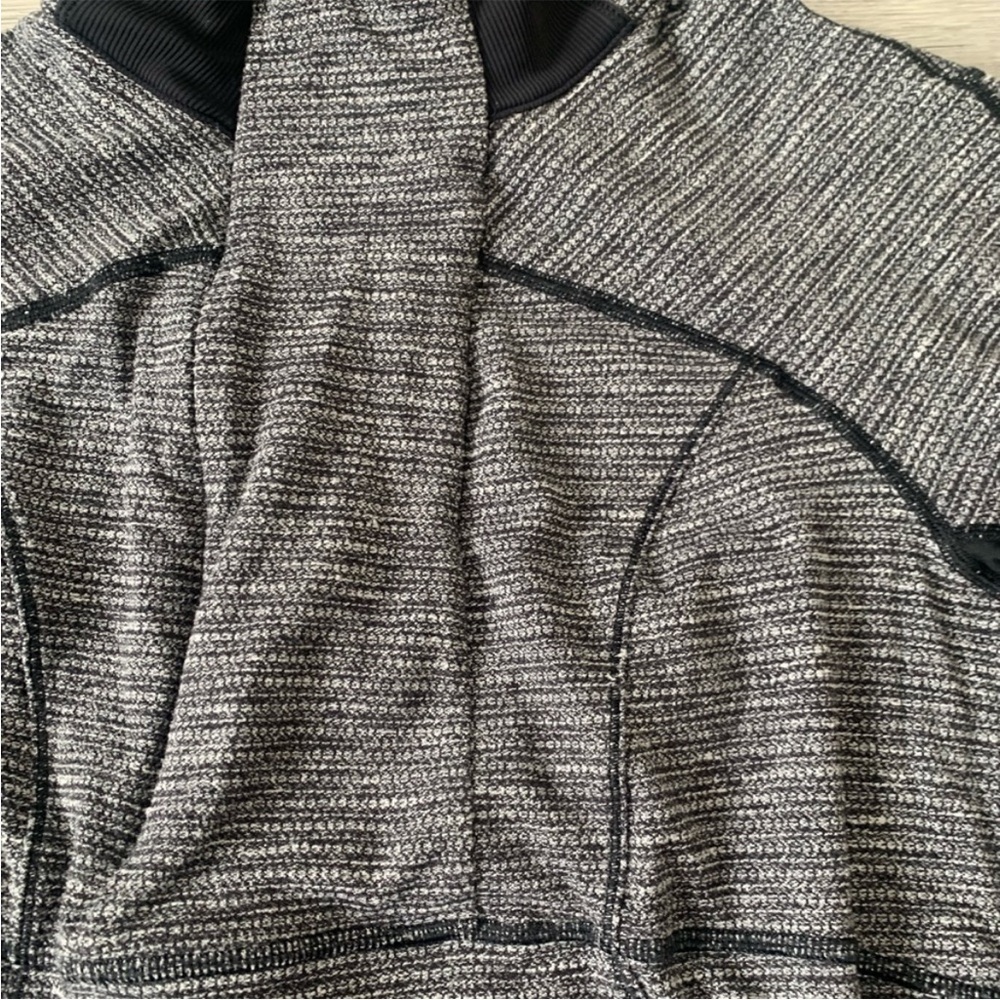 Lululemon Half Zip 🩶🖤🤍 - Picture 11 of 16